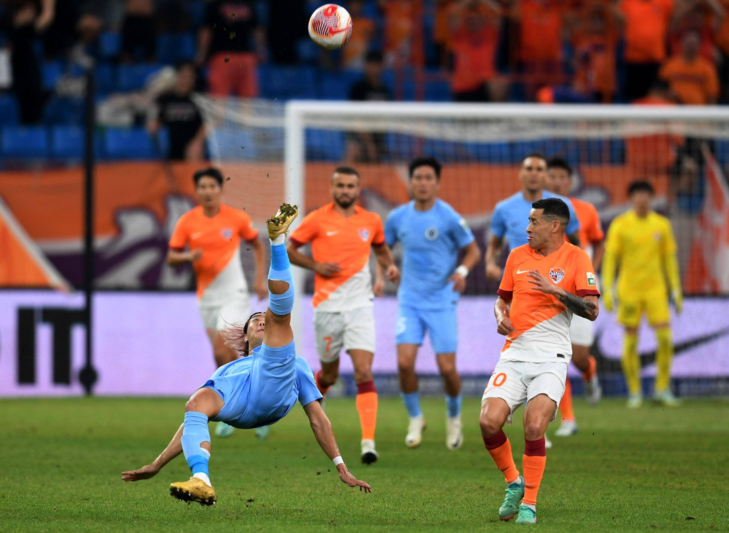 光投向了他 光投向了他